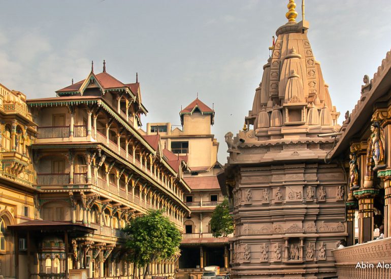 Local-walking-through-Old-City-in-Ahmedabad-abinalex